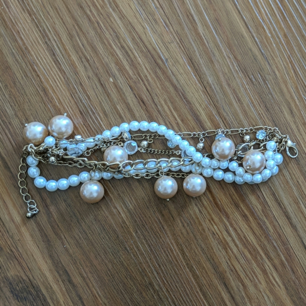 Pink pearl bracelet